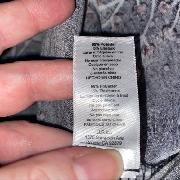 LuLaRoe Elizabeth tunic top - 2XL (22-24) - lightweight sweater material - Picture 4 of 7